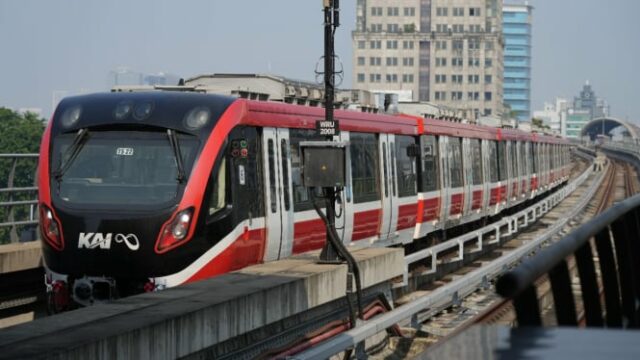 El gobierno provincial de DKI Yakarta ha emitido una política El gobierno provincial de DKI Yakarta ha emitido una política ASN para organizar el transporte público todos los miércoles, los usuarios de Jabodebek LRT aumentaron en un 12%