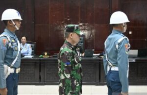 La familia periodista de Juwita en el sur de Kalimantan Billing Justice: La Marina de la Marina Jumran no se le exigió ser una sentencia de muerte Terdakwa Kelasi Satu Jumran (berdiri tengah)