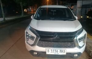 Caso de extorsión Dra. Reza Gladys: Nikita Mirzani y su asistente fueron entregados a la Oficina del Fiscal, Money y Xpander, por lo que la prueba clave Mobil yg dipakai bawa uang pemerasam (dok:istimewa)