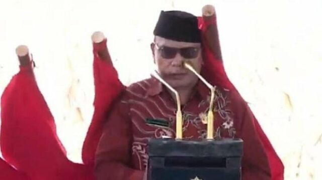 Imam Subakir, Pembaca Doa Tertimpa Bendera di Depan Prabowo Subianto