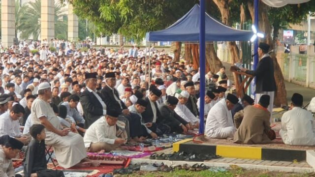 Jadi Khatib Salat Idul Adha, Anies Soroti Ketimpangan di Tengah Kemegahan Kota