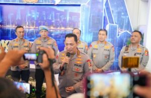 Continuamos llevando a cabo la predicación de la ley en serio Continuamos llevando a cabo la predicación de la ley en serio