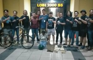 Cronología de niños pequeños que son arrojados a los arbustos en Singkawang Cronología de niños pequeños que son arrojados a los arbustos en Singkawang