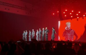 Momentos divertidos del concierto y equipo, de Tiktokan con fanáticos en Dancing Dangdut Momentos divertidos del concierto y equipo, de Tiktokan con fanáticos en Dancing Dangdut