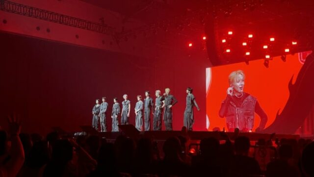 Momentos divertidos del concierto y equipo, de Tiktokan con fanáticos en Dancing Dangdut

