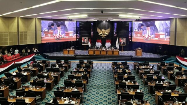 Facción Gerindra Yakarta ofreció a los jóvenes del cuartel militar


