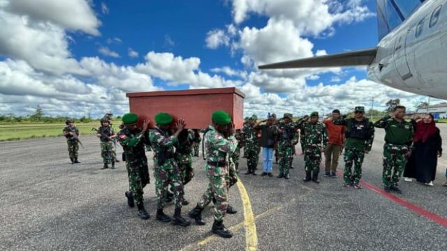 Esta es la acción salvaje de la OPM para ser brutal a la muerte de los soldados de TNI que proporcionan drogas.

