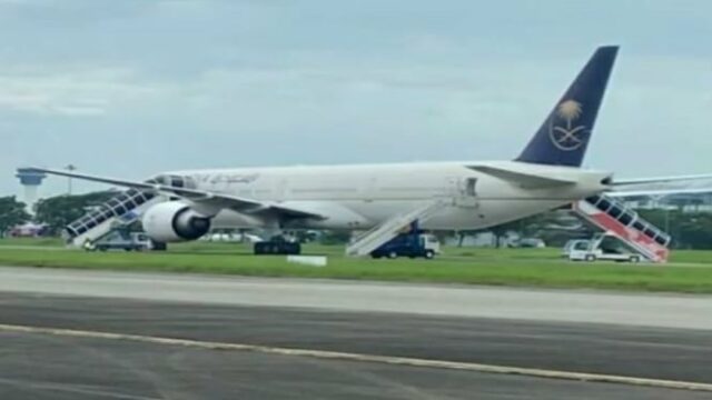 El avión saudia aterrizó en una emergencia en Kualanamu después de una amenaza de bomba, el destacamento 88 intervino

