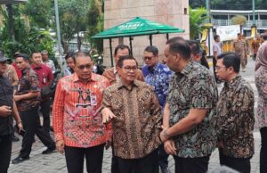 Los periodistas son víctimas de desgarrar en la parada del ayuntamiento, Pramono ha prometido hacer mejoras Los periodistas son víctimas de desgarrar en la parada del ayuntamiento, Pramono ha prometido hacer mejoras