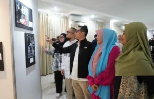 Explore Yakarta colorido a través del objetivo del estudiante Explore Yakarta colorido a través del objetivo del estudiante