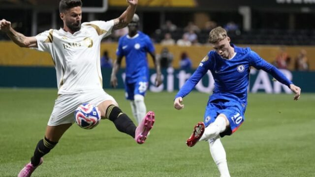 2 representantes asiáticos y su club Olivier Giroud

