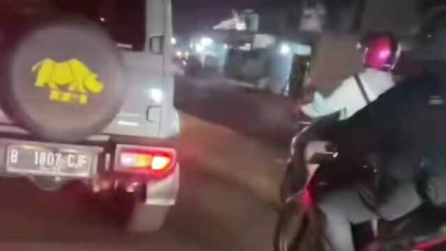 Videos de autos de placa civil usando estobo no corregido en el camino, recuerde las reglas

