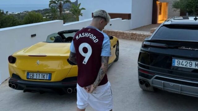 Garnacho lleva oficialmente un uniforme de Aston Villa

