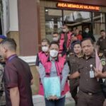 La oficina del fiscal delegó a 9 sospechosos en el caso de Pertamina en Kujari, una audiencia se sometió inmediatamente a