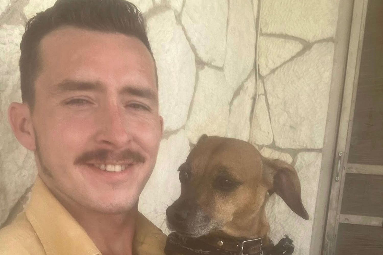 El hombre de Texas pierde el 40% de su piel después de salvar al perro de fuego del perro

