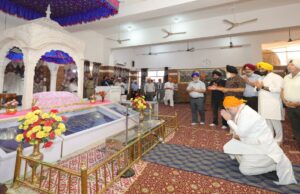India-Pakistán: Amit Shah visita a Poonch, ofrece oraciones en Gurdwara dañadas en bombardeos Amit Shah visits Poonch, offers prayers at Gurdwara damaged during Pakistani shelling, meets locals
