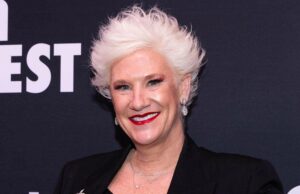 Anne Burrell encontró « inconsciente e insensible ”, declaró muerta en la escena: la policía Anne Burrell encontró `` inconsciente e insensible ”, declaró muerta en la escena: la policía