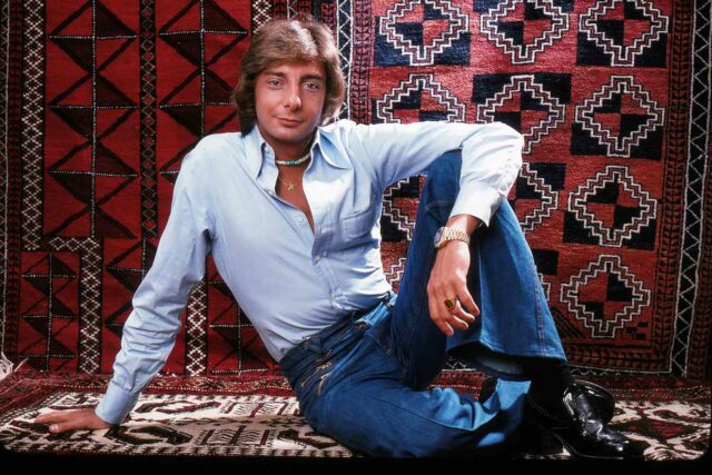 Celebre la vida de Barry Manilow en las fotos

