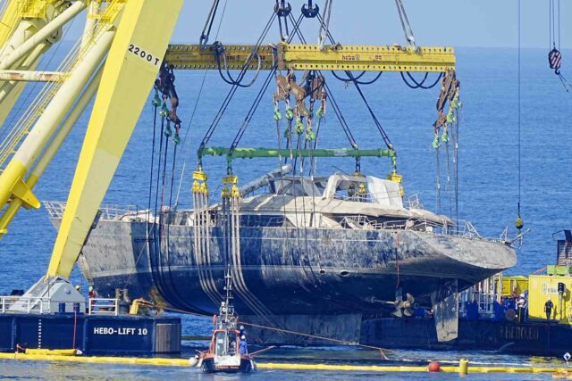 El yate bayesiano se levantó del agua de los meses después de que el corredor de Sicilia mató a 7

