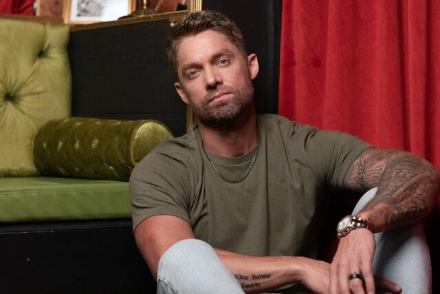 Brett Young agregó el punto de vista de una mujer Brett Young agregó el punto de vista de una mujer a su golpe n ° 1 `` en caso de que no lo sepas.