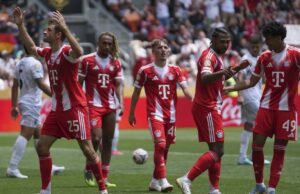 El Bayern Munich enruta la ciudad de Auckland 10-0 en la Copa Mundial de Clubes como los fanáticos despliegan a ‘Smash FIFA!’ El Bayern Munich enruta la ciudad de Auckland 10-0 en la Copa Mundial de Clubes como los fanáticos despliegan a 'Smash FIFA!'