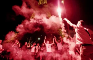 Francia: Celebraciones de la victoria de la Liga de Campeones empañadas por dos muertes y 559 arrestos France: Two deaths, 559 arrests mar Champions League win celebrations