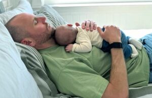 Lily Collins honra a Charlie McDowell mientras celebra el primer día del padre Lily Collins honra a Charlie McDowell mientras celebra el primer día del padre