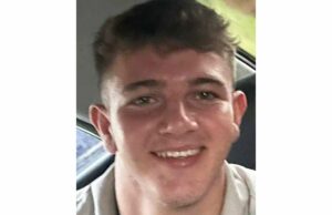 19 años -old que murió muerto en el bosque escocés porque mamá alega que « terceros » tenía un papel 19 años -old que murió muerto en el bosque escocés porque mamá alega que `` terceros '' tenía un papel