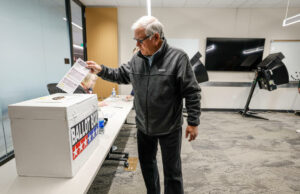 Las últimas señales de victorias llamativas de los demócratas son más buenas noticias para los exámenes intermedios Democrats' latest eye-popping win signals more good news for midterms