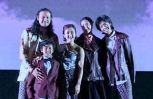 Dwi Sasono se enorgullece de poder pelear con su esposa y sus tres hijos en la película familiar súper económica