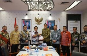 El Ministerio del Interior dio una sesión informativa al regente de Indramayu con respecto a los asuntos gubernamentales políticos y generales