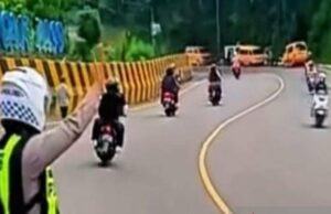 El último día de las largas vacaciones de Eid al -adha 2025, la policía preparó una ingeniería de flujo de tráfico en Puncak