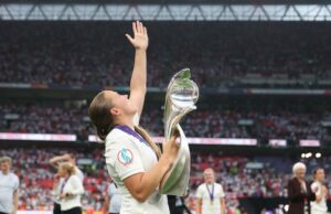 Fran Kirby, quien ganó Euros de 2022 femeninos con Inglaterra, se retira del fútbol internacional Fran Kirby, quien ganó Euros de 2022 femeninos con Inglaterra, se retira del fútbol internacional