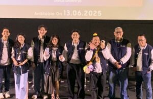 Feliz Dian Sastrowardoyo aprendiendo cultura culinaria Yogyakarta cuando protagoniza el reality show