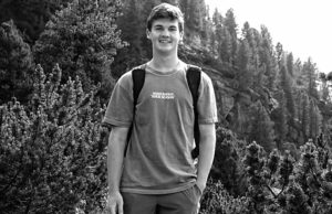 El hijo del pastor identificado como un adolescente que se encontró con una cascada en el medio del final de la graduación El hijo del pastor identificado como un adolescente que se encontró con una cascada en el medio del final de la graduación