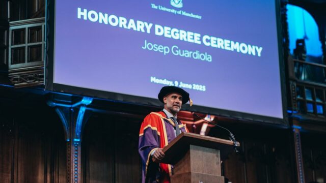 Guardiola Galardado por la Universidad de Manchester

