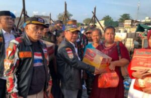 HM Arsyad Cannu baja directamente a la ubicación del fuego de Kapuk Muara: distribuya ayuda a la víctima