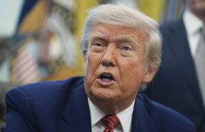 Así es como los demócratas del Senado intentarán detener el horrible proyecto de ley de impuestos de Trump FILE - President Donald Trump speaks to reporters in the Oval Office of the White House, Friday, May 23, 2025, in Washington. (AP Photo/Evan Vucci, File)