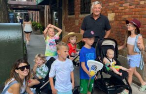 Hilaria Baldwin comparte que a menudo lleva a sus 7 hijos a los cementerios Hilaria Baldwin comparte que a menudo lleva a sus 7 hijos a los cementerios