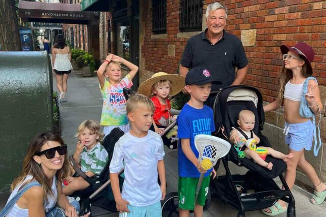 Hilaria Baldwin comparte que a menudo lleva a sus 7 hijos a los cementerios

