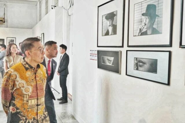 Fadli Zon invitó al público a recordar la lucha de la nación a través de una exposición fotográfica

