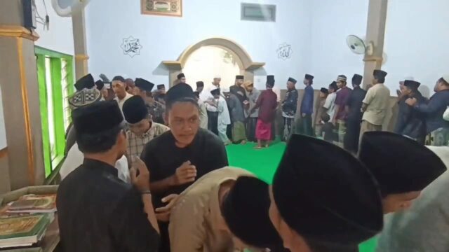 Guiado por el libro de Mujarobat, Eid al -Adha Muslim Aboge Diferencia Dos días más lento que el Gobierno

