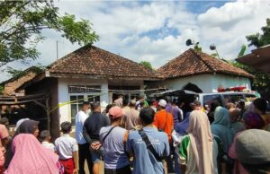El cadáver de una mujer desnuda fue encontrada en la casa de los residentes de Grati El cadáver de una mujer desnuda fue encontrada en la casa de los residentes de Grati