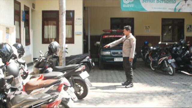 Acción de Curanmor en la clínica Lumajang registrada por CCTV, Acción de Curanmor en la clínica Lumajang registrada por CCTV, los dos perpetradores de gondol de motocicleta en segundos