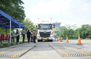 Docenas de vehículos Odol fueron anotados por una redada conjunta en la carretera de peaje de Cipularang Docenas de vehículos Odol fueron anotados por una redada conjunta en la carretera de peaje de Cipularang