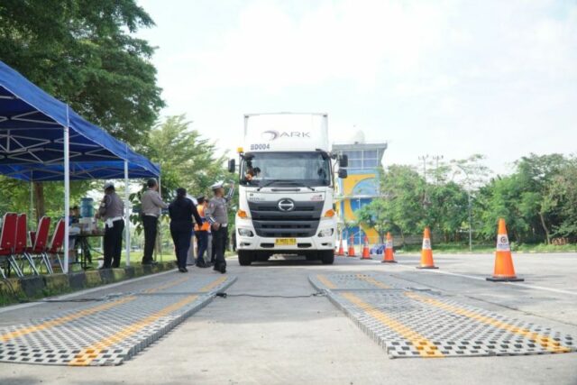 Docenas de vehículos Odol fueron anotados por una redada conjunta en la carretera de peaje de Cipularang

