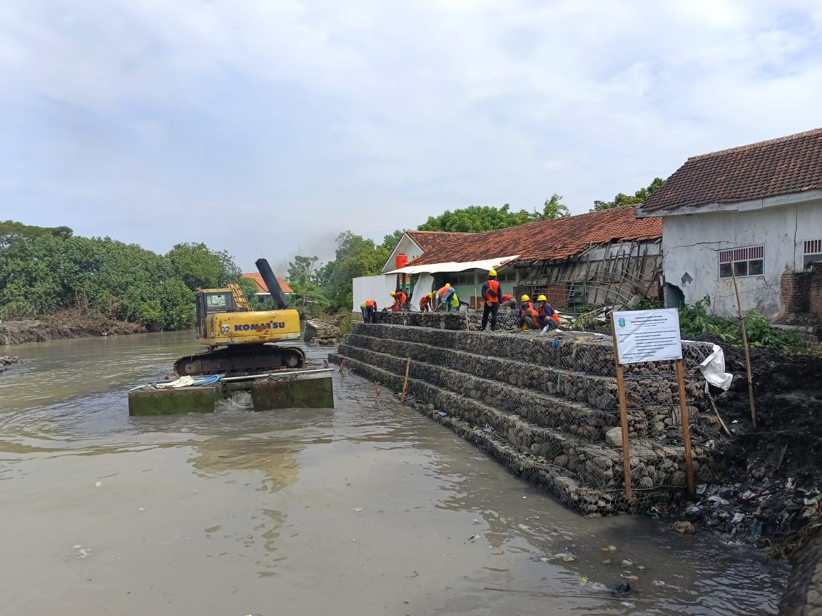 La escuela primaria Kalibuntu Probolinggo erosionada por abrasión, ¡el gobernador de Java Oriental actuó inmediatamente!

