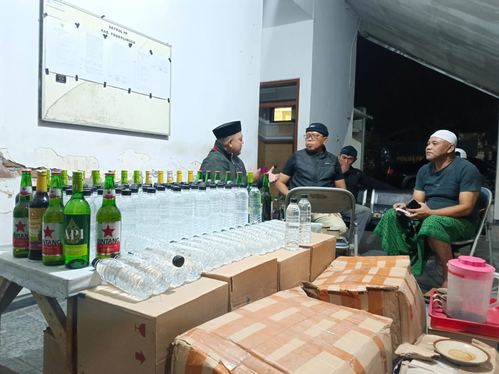 ¡Raided! Cientos de botellas de alcohol fueron confiscadas cerca del internado, la Fuerza de Tarea de Miras se mueve rápidamente

