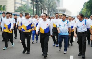 El momento de la emoción del jefe de la policía nacional se mezcló con los residentes de CFD Yakarta El momento de la emoción del jefe de la policía nacional se mezcló con los residentes de CFD Yakarta