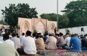 El regente de Karawang invitó a ASN y la comunidad se atrevió a sacrificarse por el progreso del desarrollo Bupati Karawang ajak ASN dan masyarakat berani berkurban demi kemajuan pembangunan